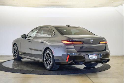 Dravit Grey Metallic 2023 BMW 760 i xDrive