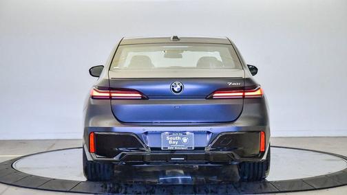 2026 BMW 740 i