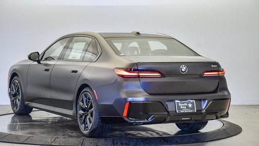 2026 BMW 740 i