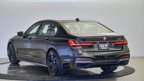 2022 BMW 740 i