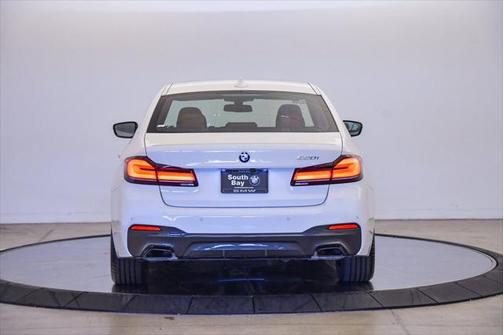 2022 BMW 530 i