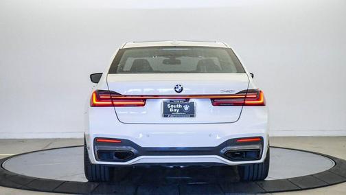 Alpine White 2022 BMW 740 i