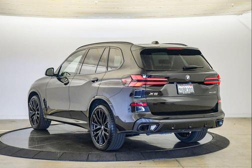 Black Sapphire Metallic 2026 BMW X5 sDrive40i