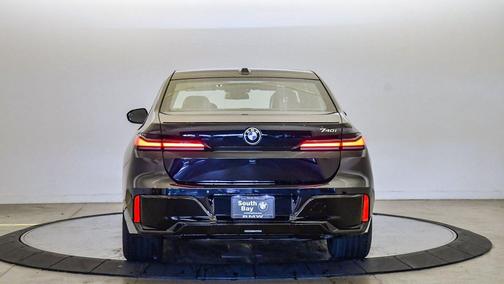 2026 BMW 740 i