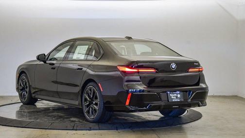 2026 BMW 740 i