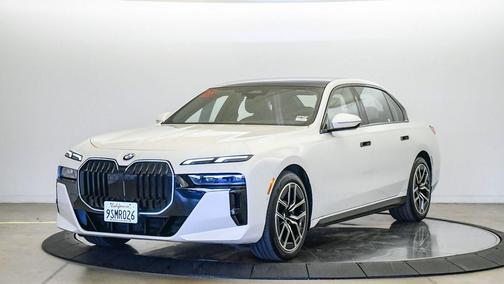 Mineral White Metallic 2025 BMW 740 740i