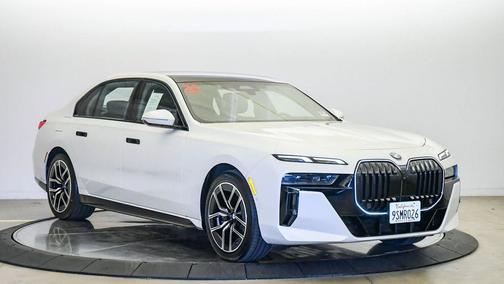 Mineral White Metallic 2025 BMW 740 740i