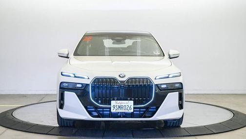 Mineral White Metallic 2025 BMW 740 740i
