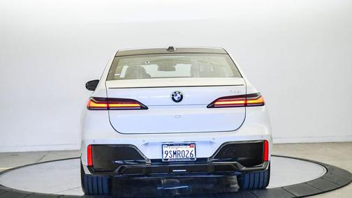 Mineral White Metallic 2025 BMW 740 740i