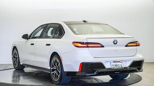 Mineral White Metallic 2025 BMW 740 740i