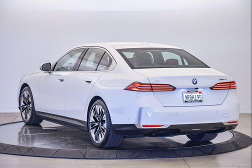 2025 BMW i5 xDrive40