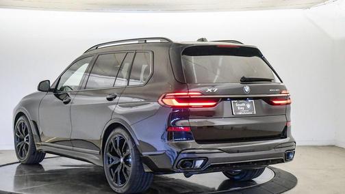 Black Sapphire 2027 BMW X7 xDrive40i