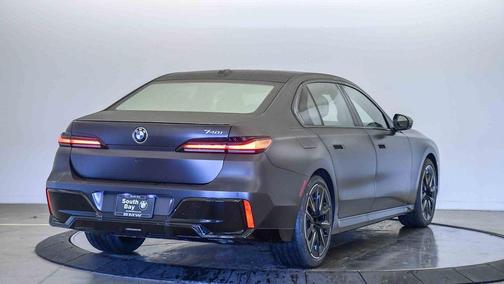 2026 BMW 740 740i