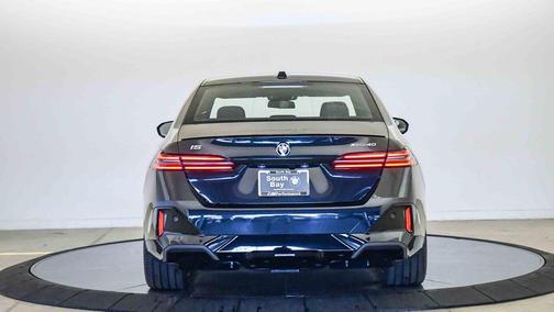 Black Sapphire Metallic 2026 BMW i5 xDrive40