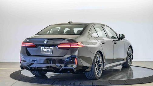 Black Sapphire Metallic 2026 BMW i5 xDrive40