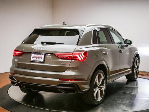 Chronos Gray Metallic 2021 Audi Q3 45 S line Premium