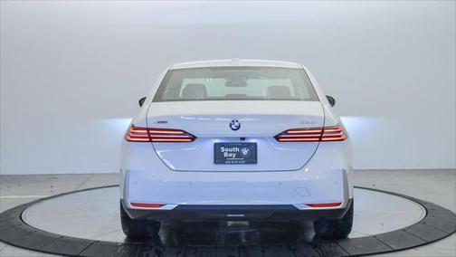 2025 BMW 530 i xDrive