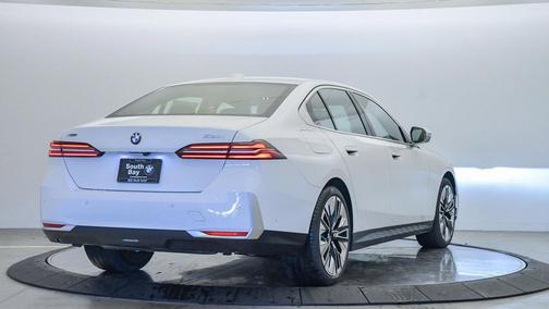 2025 BMW 530 i xDrive