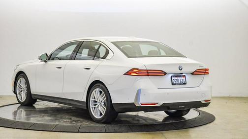 2025 BMW 530 i