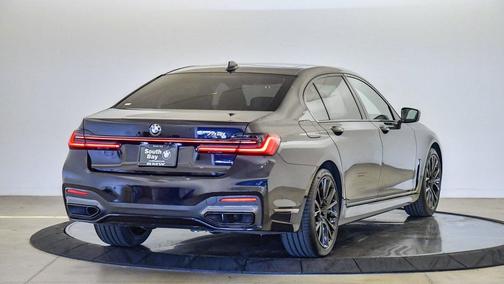 2022 BMW 740 i