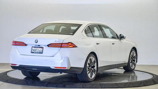 2025 BMW 530 i