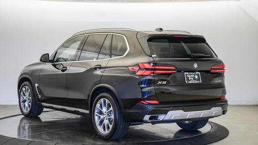 Black Sapphire Metallic 2024 BMW X5 xDrive40i
