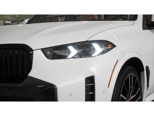 Mineral White Metallic 2026 BMW X5 xDrive40i
