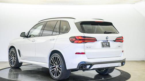 Mineral White Metallic 2026 BMW X5 xDrive40i
