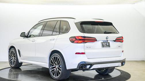 Mineral White Metallic 2026 BMW X5 xDrive40i