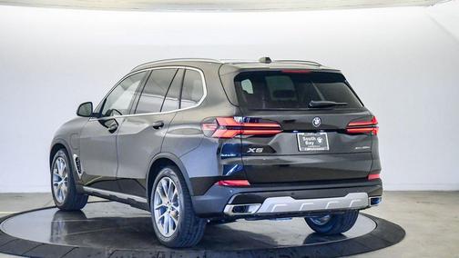 Black Sapphire Metallic 2026 BMW X5 PHEV xDrive50e