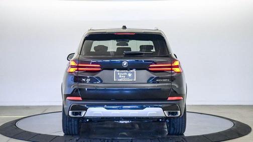 Black Sapphire Metallic 2026 BMW X5 PHEV xDrive50e