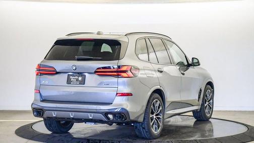 Skyscraper Grey Metallic 2026 BMW X5 PHEV xDrive50e