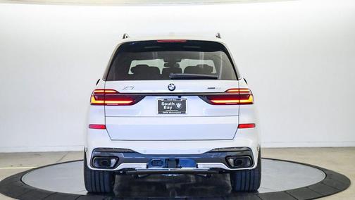 Mineral White Metallic 2027 BMW X7 xDrive40i