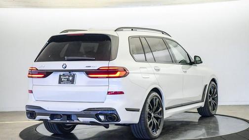 Mineral White Metallic 2027 BMW X7 xDrive40i