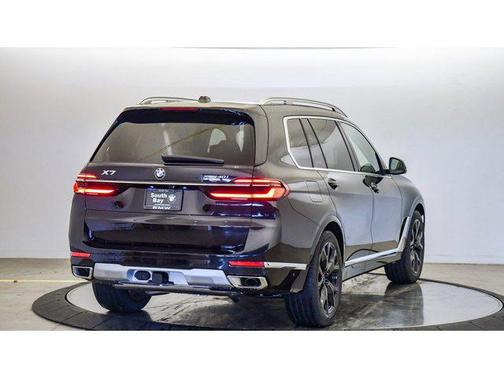 Black Sapphire Metallic 2026 BMW X7 xDrive40i