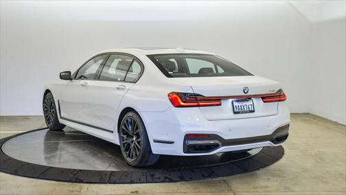 2022 BMW 740 i