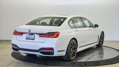 2022 BMW 740 i