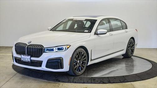 2022 BMW 740 i