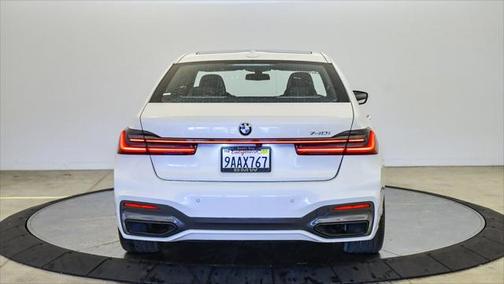 2022 BMW 740 i