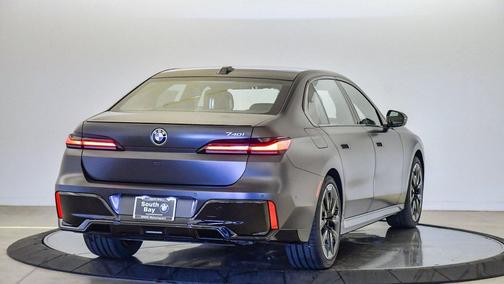 2026 BMW 740 i