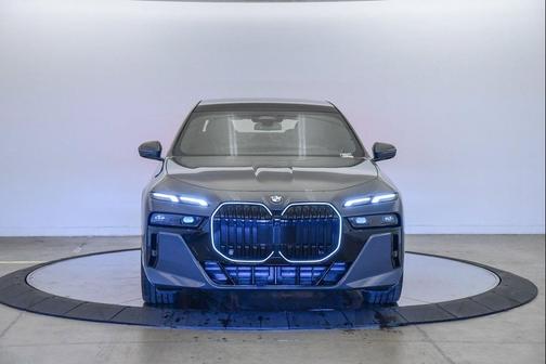 2026 BMW 740 740i