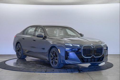 2026 BMW 740 740i