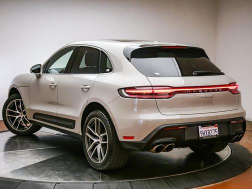 Chalk 2023 Porsche Macan Macan