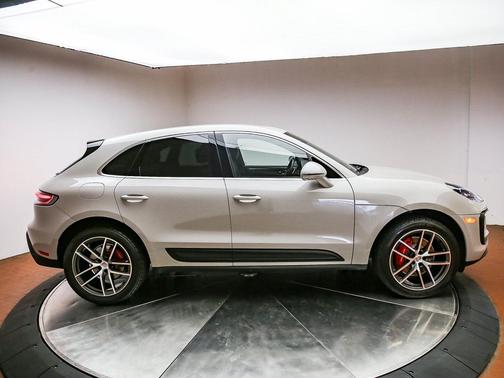 Chalk 2023 Porsche Macan Macan