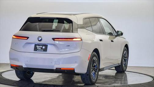 2026 BMW iX xDrive60