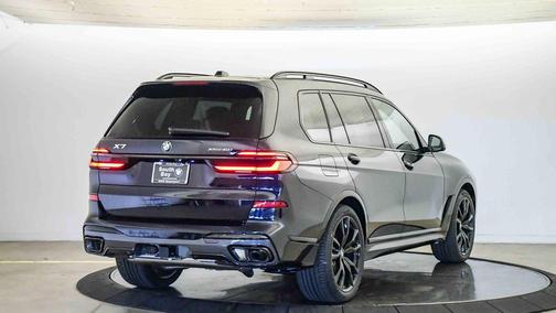 Carbon Black Metallic 2027 BMW X7 xDrive40i