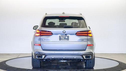 Skyscraper Grey Metallic 2026 BMW X5 xDrive40i