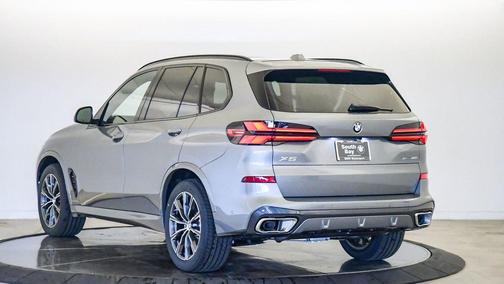 Skyscraper Grey Metallic 2026 BMW X5 xDrive40i