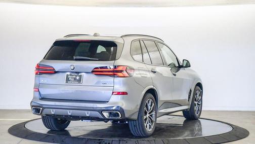Skyscraper Grey Metallic 2026 BMW X5 xDrive40i