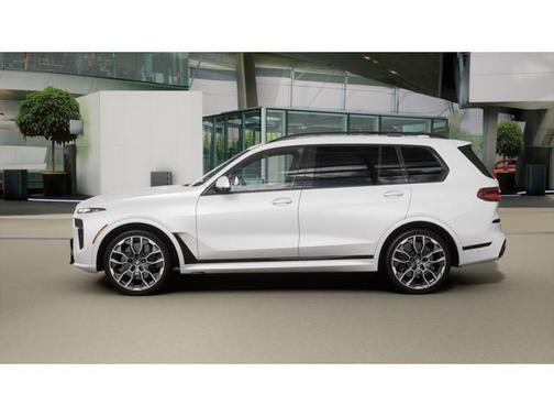 Mineral White Metallic 2027 BMW X7 M60i